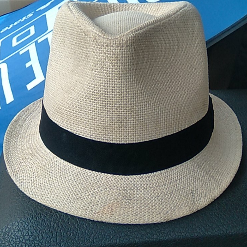 Sun hat by unica ,s tan color
